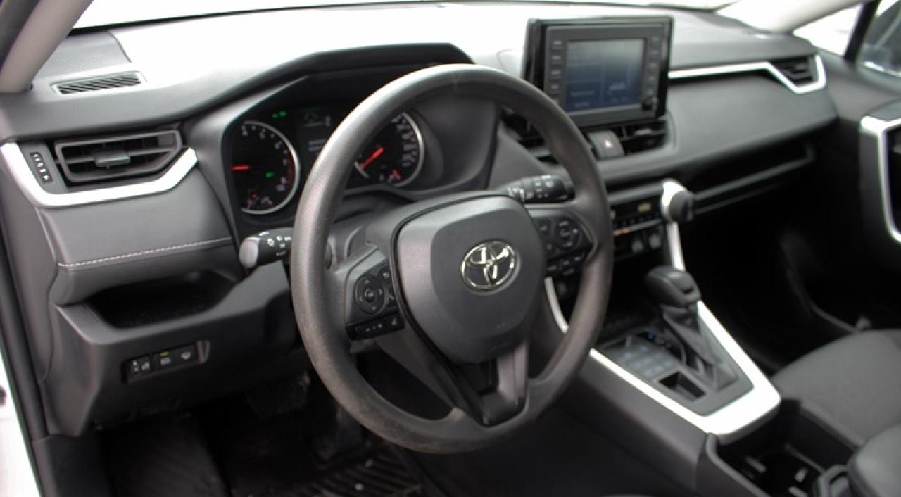 2022 Toyota RAV4 LE AWD - Photo #9