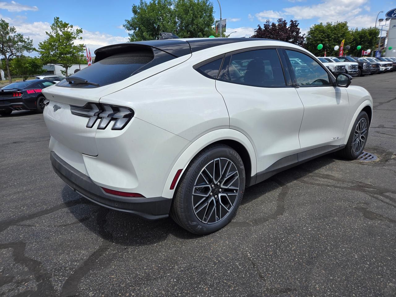 2025 Ford Mustang Mach-E Premium Photo4