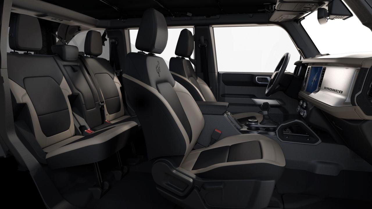 2025 Ford Bronco Outer Banks Photo5