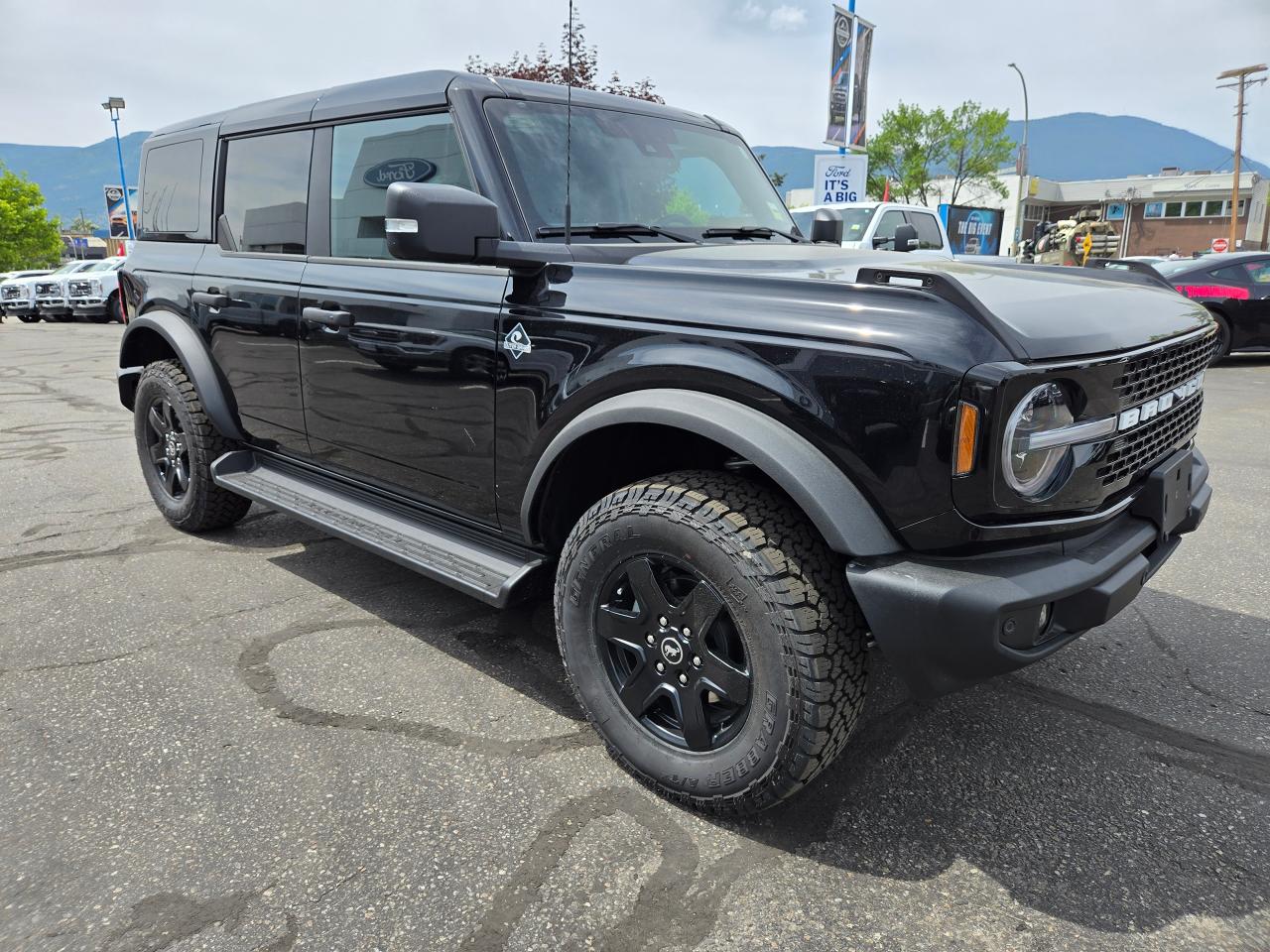 2025 Ford Bronco Outer Banks Photo2