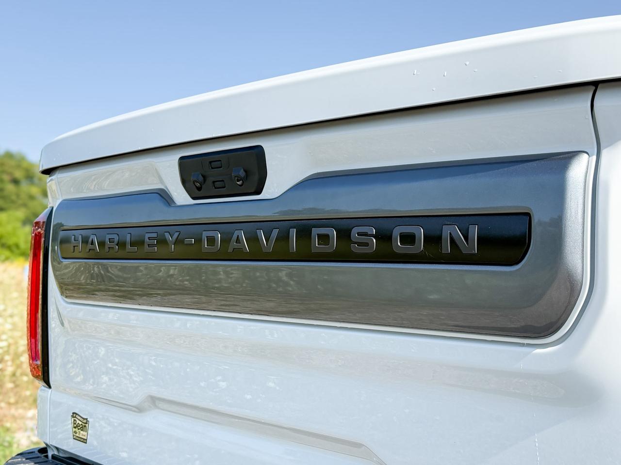 2025 GMC Sierra 1500 AT4 HARLEY DAVIDSON UPGRADE - 6.2L V8 WITH REMOTE START/ENTRY, SUNROOF, HEATED FRONT & REAR SEATS, VENTILATED FRONT SEATS, HEATED STEERING WHEEL, BOSE SOUND SYSTEM Photo