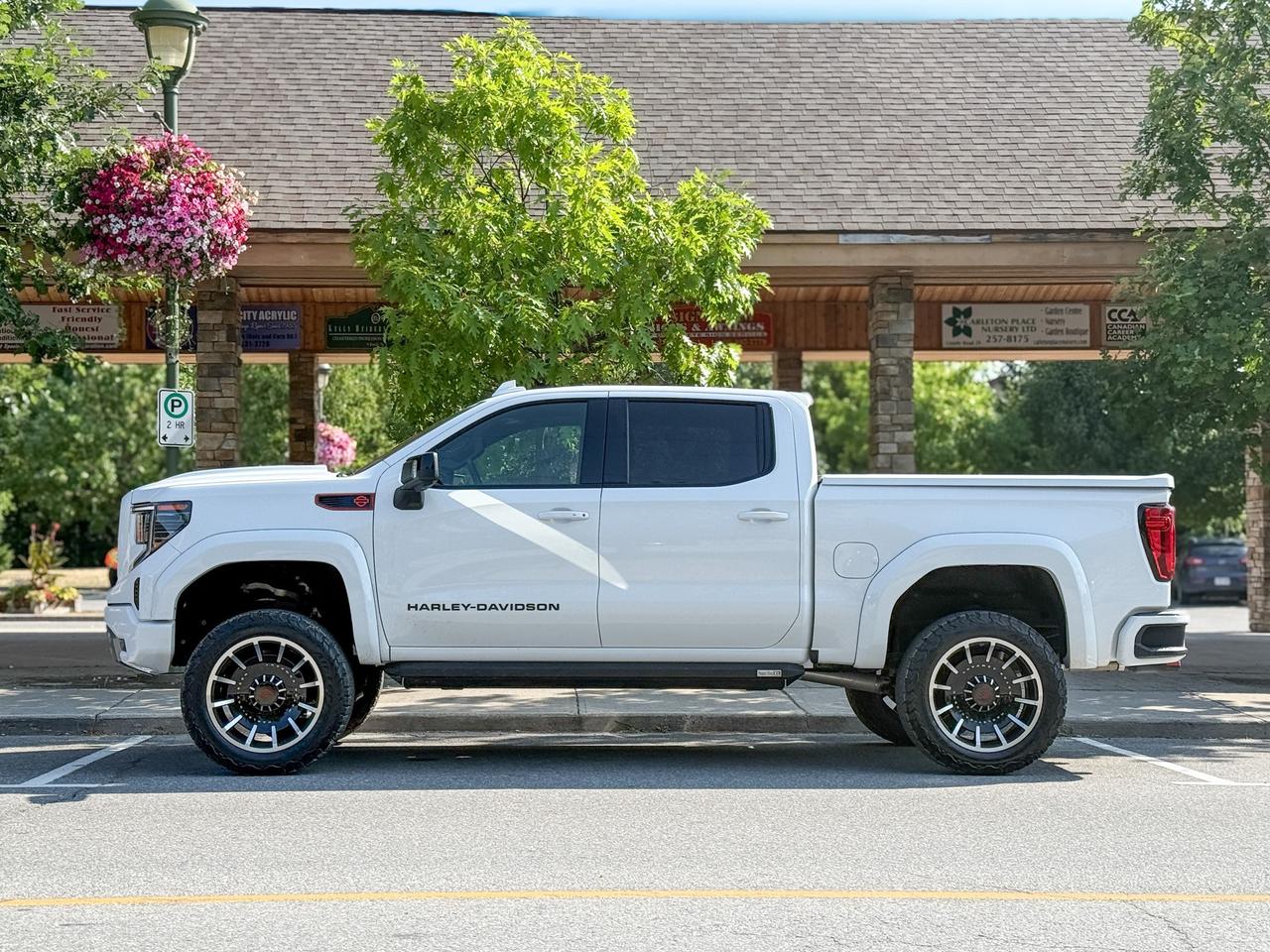 2025 GMC Sierra 1500 AT4 HARLEY DAVIDSON UPGRADE - 6.2L V8 WITH REMOTE START/ENTRY, SUNROOF, HEATED FRONT & REAR SEATS, VENTILATED FRONT SEATS, HEATED STEERING WHEEL, BOSE SOUND SYSTEM Photo5