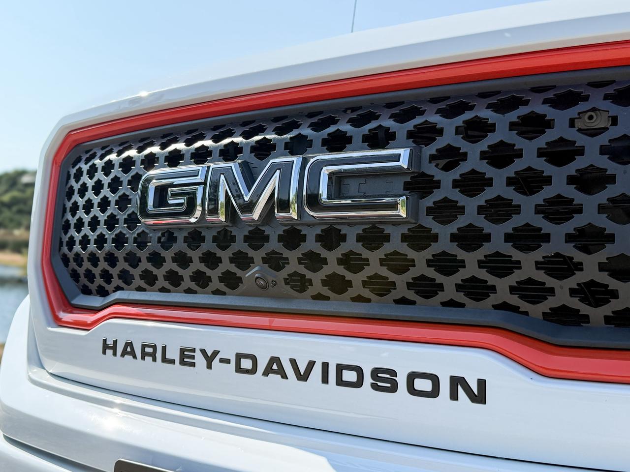 2025 GMC Sierra 1500 AT4 HARLEY DAVIDSON UPGRADE - 6.2L V8 WITH REMOTE START/ENTRY, SUNROOF, HEATED FRONT & REAR SEATS, VENTILATED FRONT SEATS, HEATED STEERING WHEEL, BOSE SOUND SYSTEM Photo