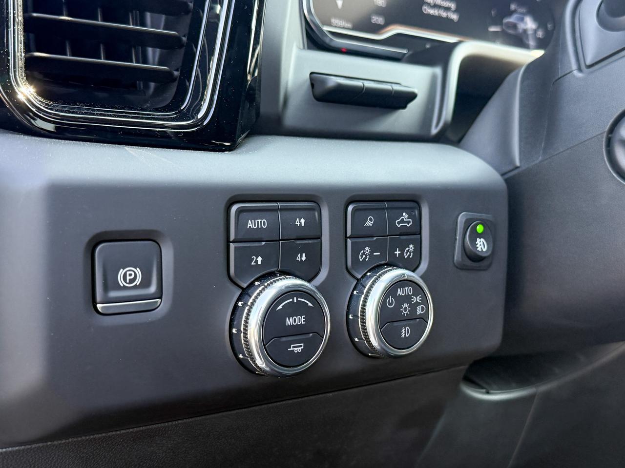 2025 GMC Sierra 1500 AT4 HARLEY DAVIDSON UPGRADE - 6.2L V8 WITH REMOTE START/ENTRY, SUNROOF, HEATED FRONT & REAR SEATS, VENTILATED FRONT SEATS, HEATED STEERING WHEEL, BOSE SOUND SYSTEM Photo