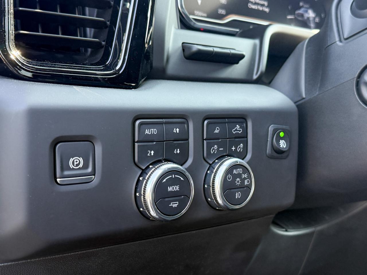 2025 GMC Sierra 1500 AT4 HARLEY DAVIDSON UPGRADE - 6.2L V8 WITH REMOTE START/ENTRY, SUNROOF, HEATED FRONT & REAR SEATS, VENTILATED FRONT SEATS, HEATED STEERING WHEEL, BOSE SOUND SYSTEM Photo