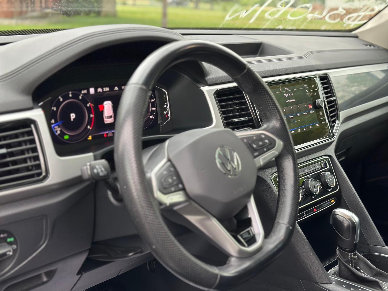 2022 Volkswagen Atlas Highline R-Line - Photo #8