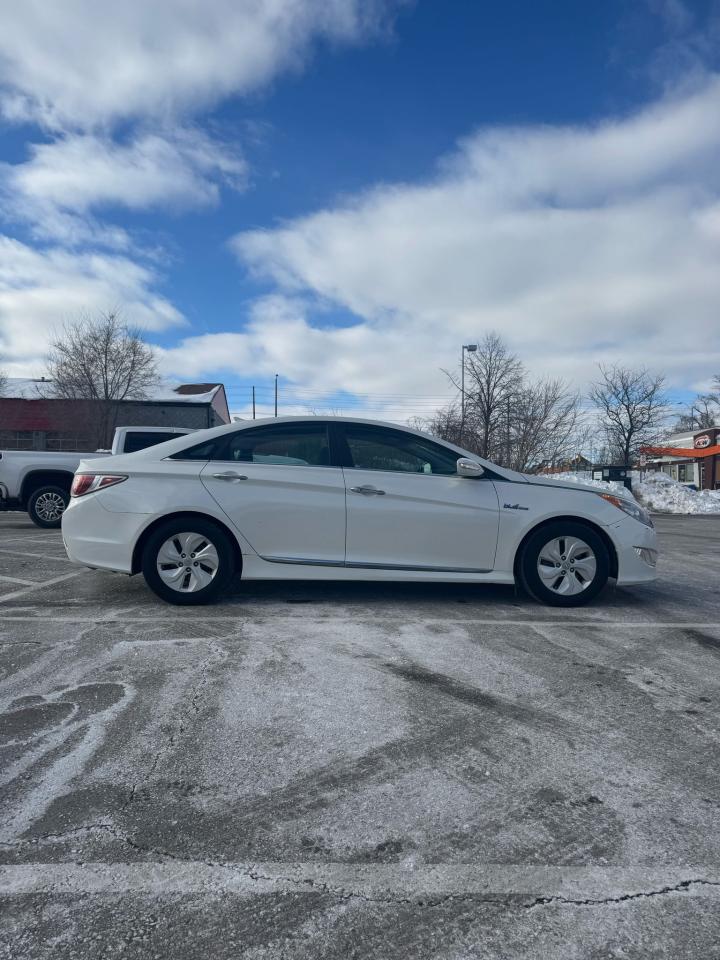 2013 Hyundai Sonata Hybrid 4dr Sdn - Photo #10