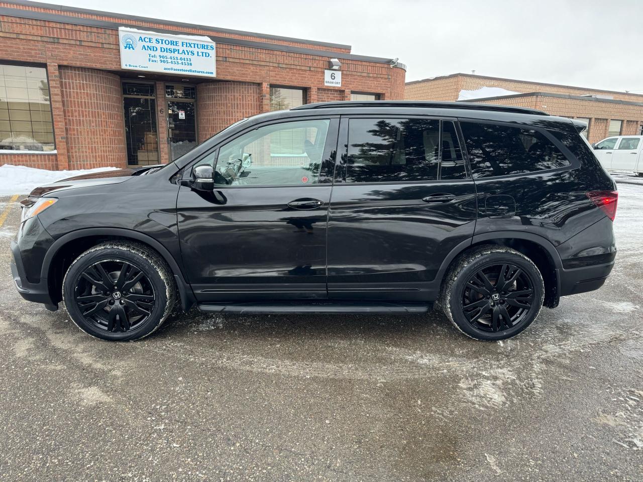 2022 Honda Pilot Black Edition - Photo #10