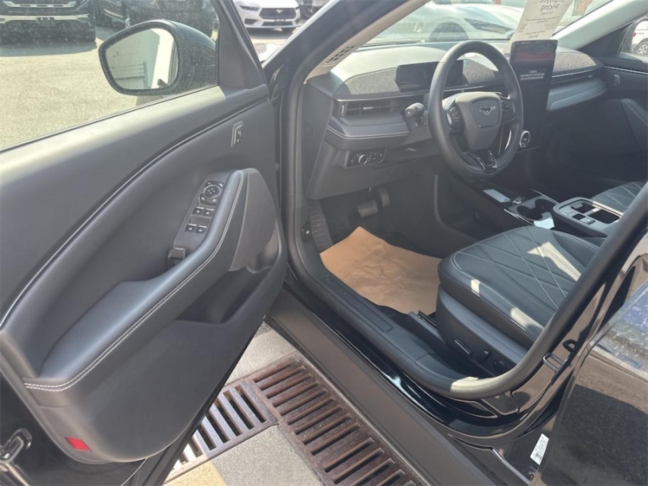 2025 Ford Mustang Mach-E Select AWD  - Activex Seats Photo5