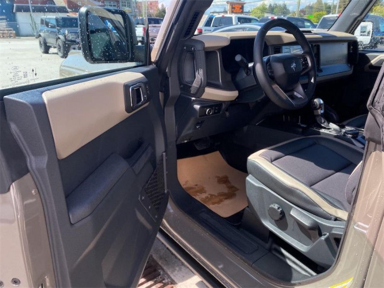 2025 Ford Bronco Big Bend  - Heated Seats Photo5