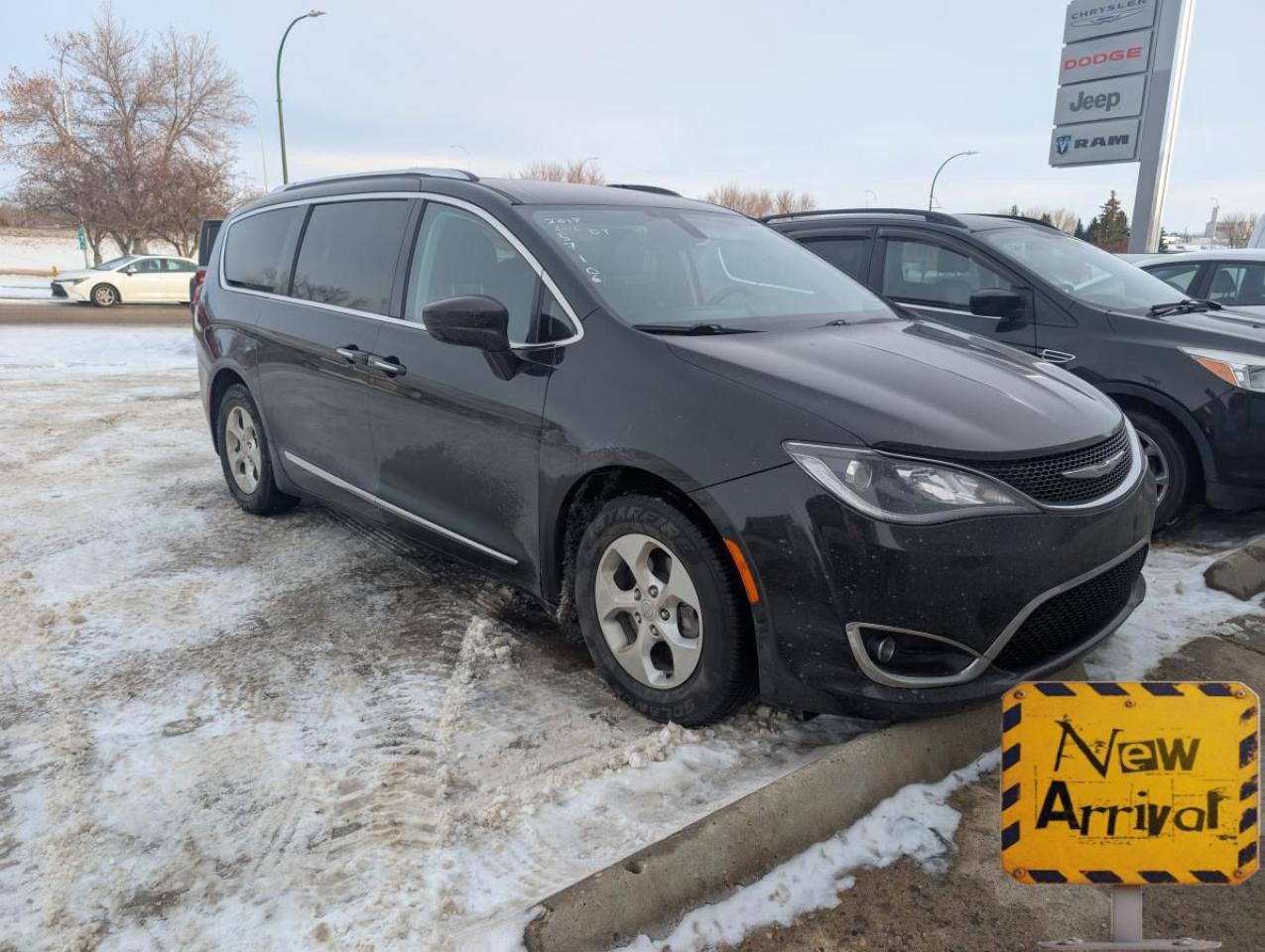 Used 2017 Chrysler Pacifica Touring-L Plus familiale 4 portes for sale in Medicine Hat, AB