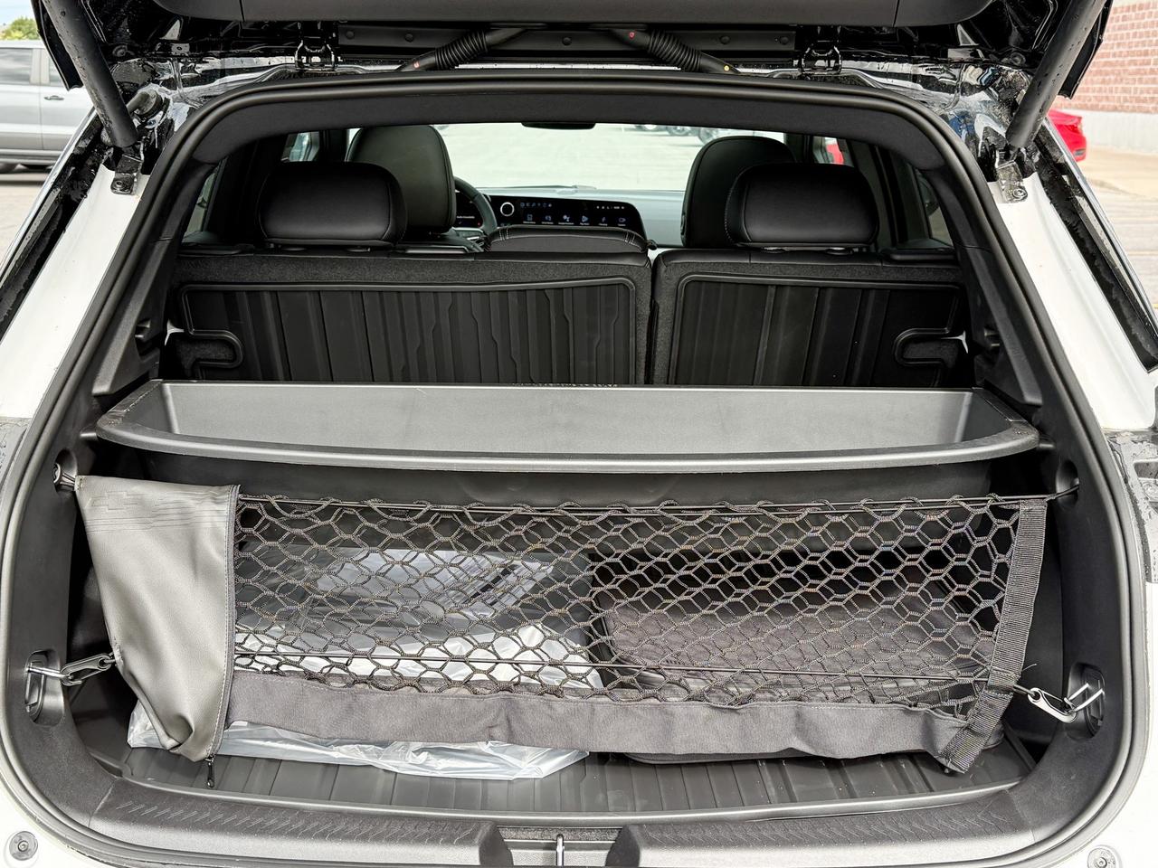 2025 Chevrolet Equinox EV RS FULLY ELECTRIC WITH REMOTE START/ENTRY, SUNROOF, HEATED SEATS, HEATED STEERING WHEEL, POWER LIFTGATE, HD SURROUND VISION Photo4