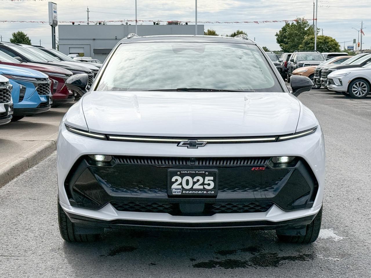2025 Chevrolet Equinox EV RS FULLY ELECTRIC WITH REMOTE START/ENTRY, SUNROOF, HEATED SEATS, HEATED STEERING WHEEL, POWER LIFTGATE, HD SURROUND VISION Photo