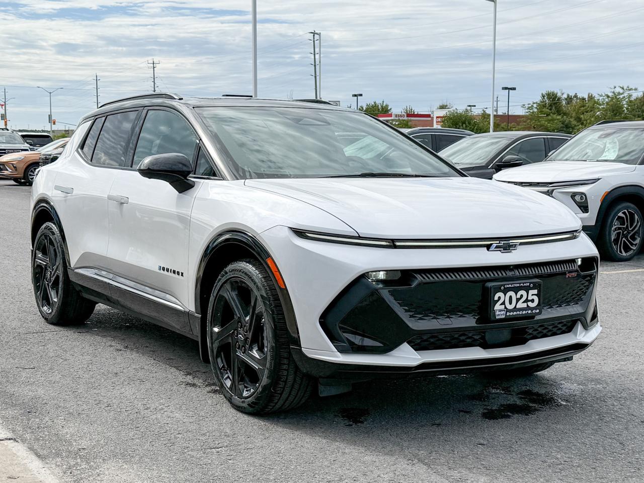2025 Chevrolet Equinox EV RS FULLY ELECTRIC WITH REMOTE START/ENTRY, SUNROOF, HEATED SEATS, HEATED STEERING WHEEL, POWER LIFTGATE, HD SURROUND VISION Photo