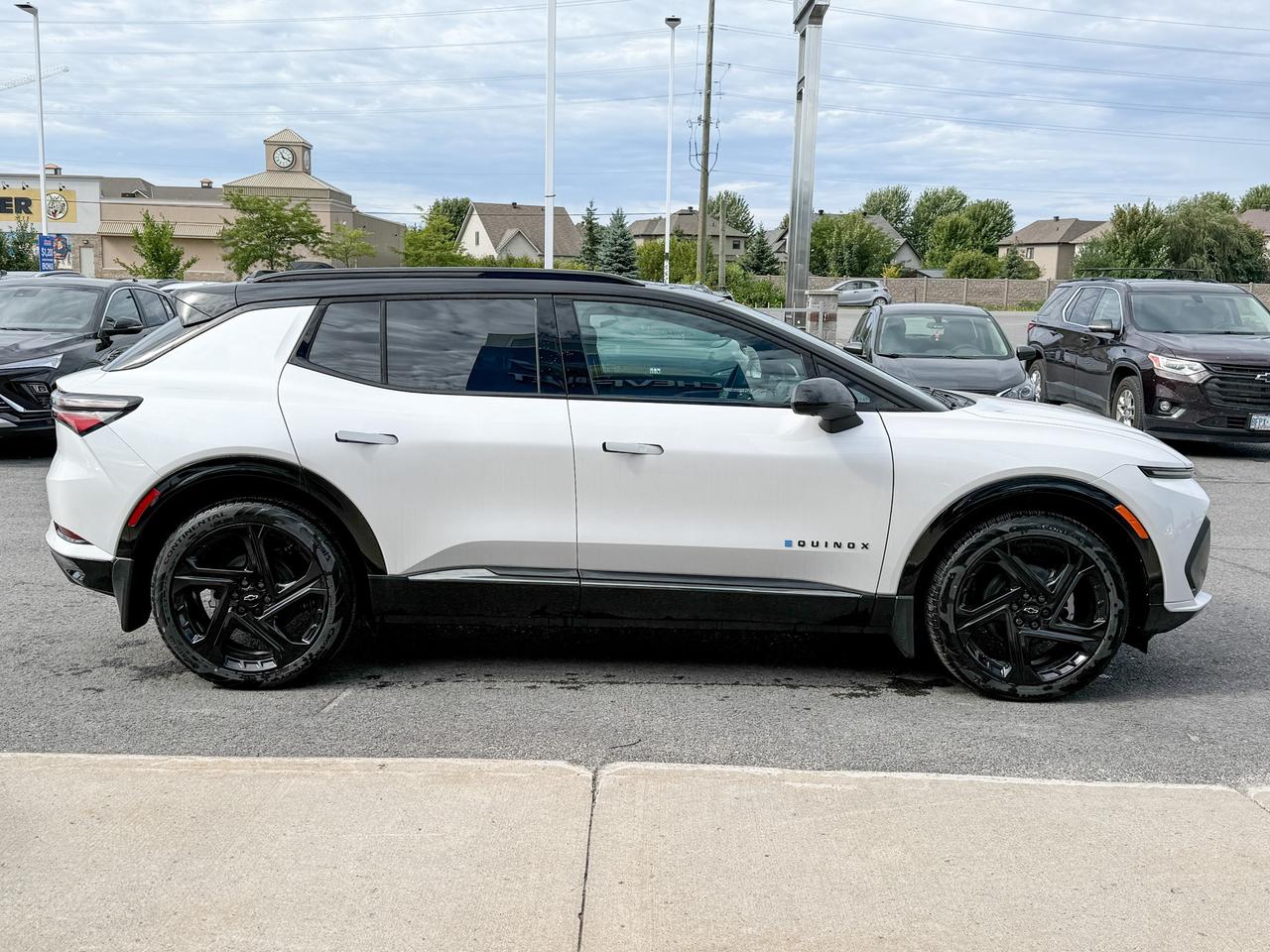 2025 Chevrolet Equinox EV RS FULLY ELECTRIC WITH REMOTE START/ENTRY, SUNROOF, HEATED SEATS, HEATED STEERING WHEEL, POWER LIFTGATE, HD SURROUND VISION Photo
