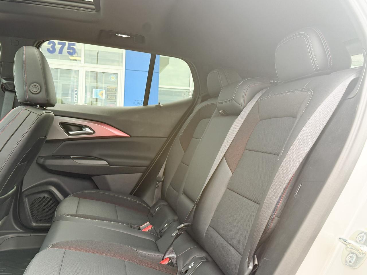 2025 Chevrolet Equinox EV RS FULLY ELECTRIC WITH REMOTE START/ENTRY, SUNROOF, HEATED SEATS, HEATED STEERING WHEEL, POWER LIFTGATE, HD SURROUND VISION Photo