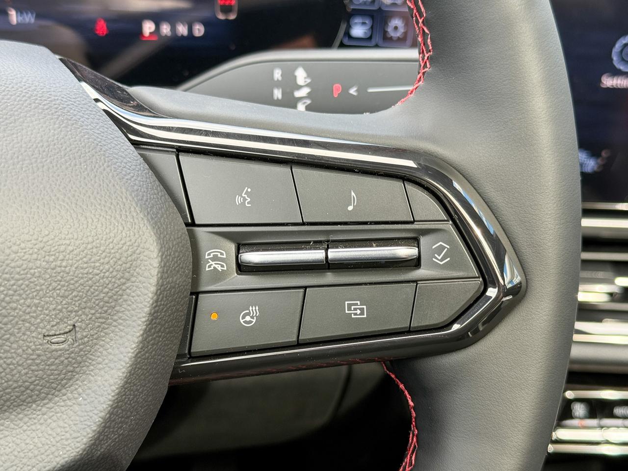 2025 Chevrolet Equinox EV RS FULLY ELECTRIC WITH REMOTE START/ENTRY, SUNROOF, HEATED SEATS, HEATED STEERING WHEEL, POWER LIFTGATE, HD SURROUND VISION Photo