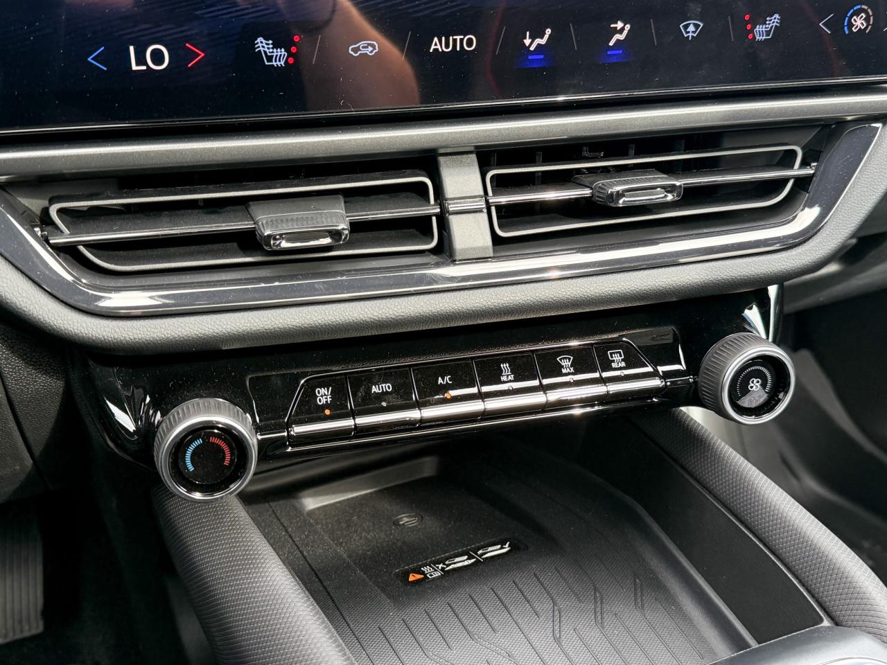 2025 Chevrolet Equinox EV RS FULLY ELECTRIC WITH REMOTE START/ENTRY, SUNROOF, HEATED SEATS, HEATED STEERING WHEEL, POWER LIFTGATE, HD SURROUND VISION Photo