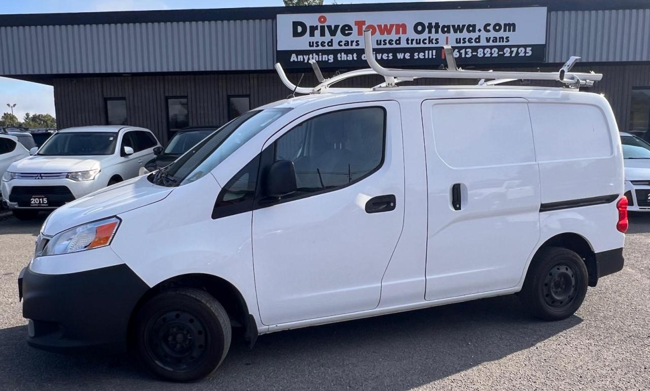 2019 Nissan NV200 SV - Photo #2