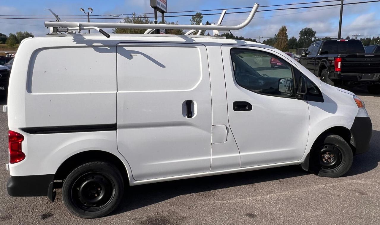 2019 Nissan NV200 SV - Photo #6
