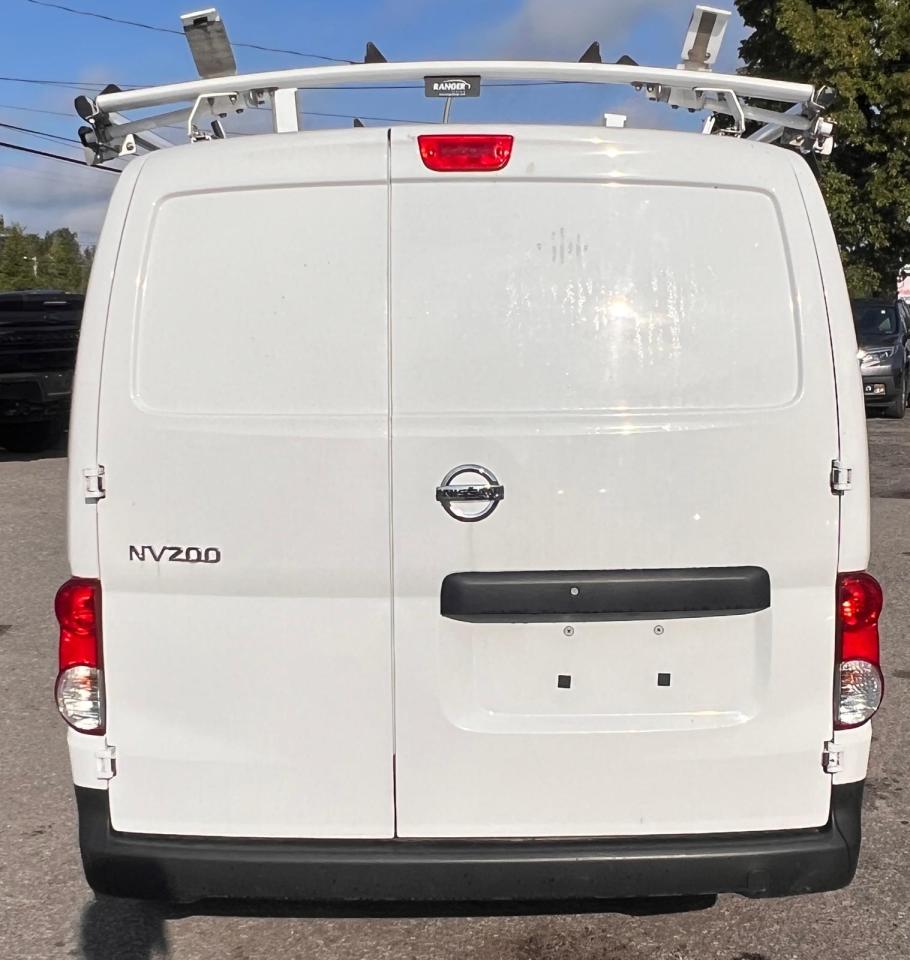 2019 Nissan NV200 SV - Photo #4