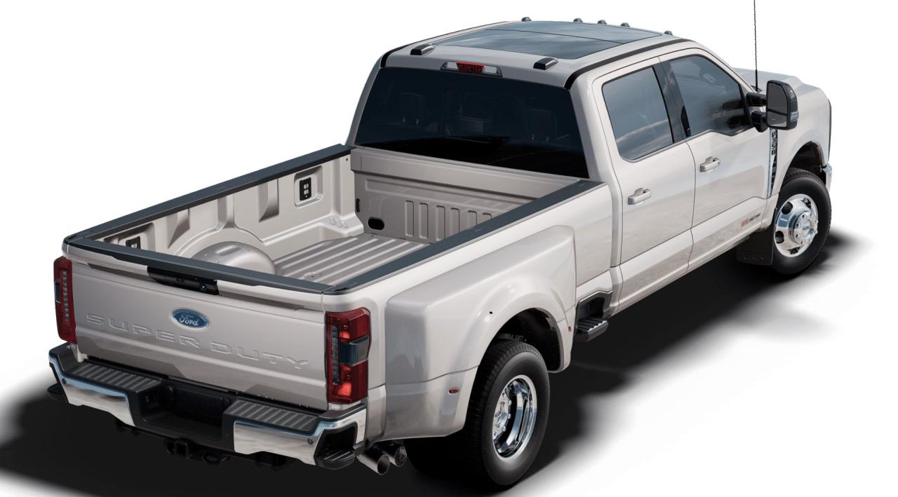 2024 Ford F-350 Super Duty DRW LARIAT Photo