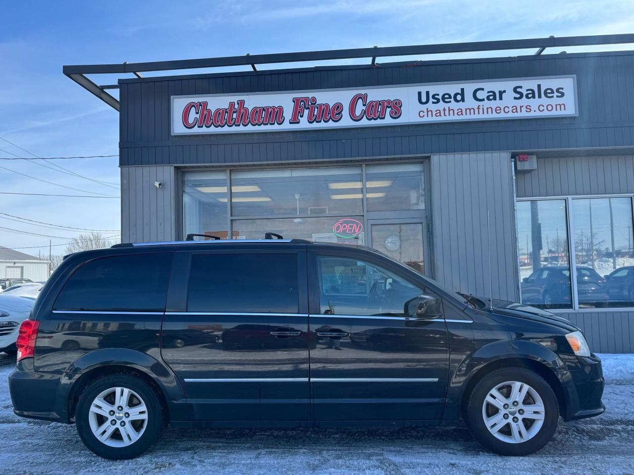 2014 Dodge Grand Caravan Crew Photo2
