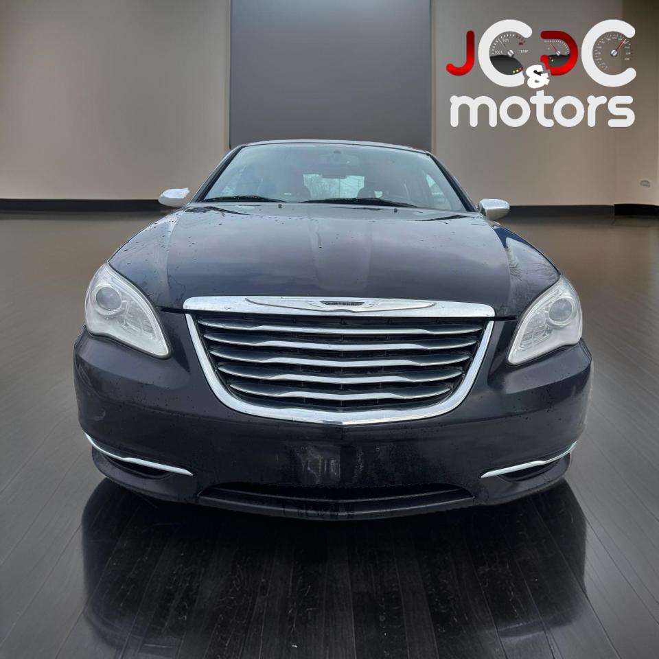 2013 Chrysler 200 4dr Sdn Limited - Photo #2
