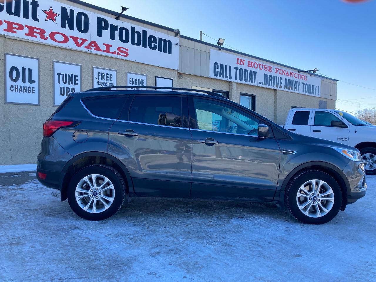 2019 Ford Escape SEL 4WD - Photo #2