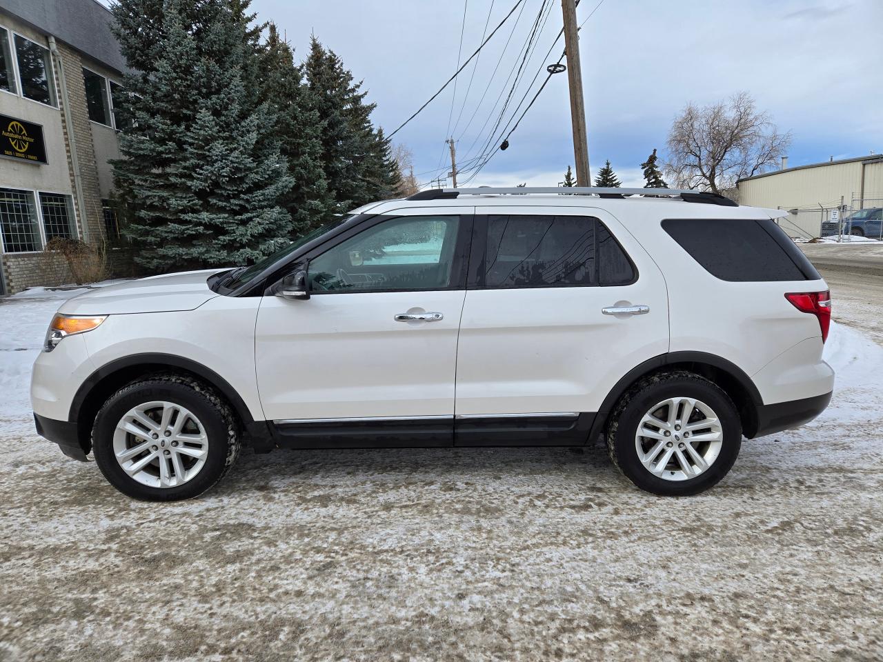 2015 Ford Explorer XLT | ALL CREDIT ACCEPTED!! - Photo #3