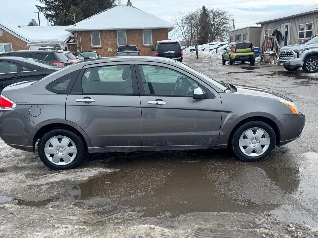 2010 Ford Focus SE, AUTO, ONLY 70,000KMS, SEDAN, CERTIFIED - Photo #6