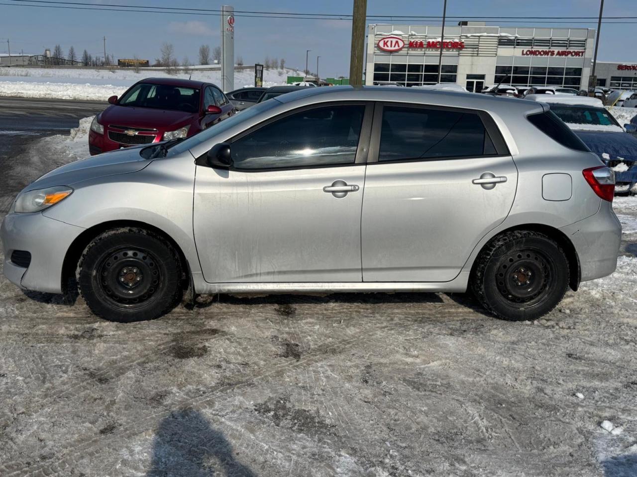 2013 Toyota Matrix AUTO, 4 CYL, RELIABLE, GREAT ON FUEL, CERTIFIED - Photo #2