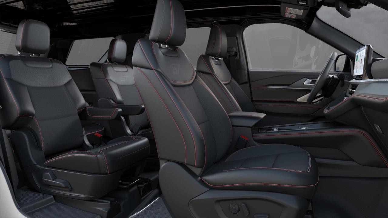 2025 Ford Explorer ST Photo3
