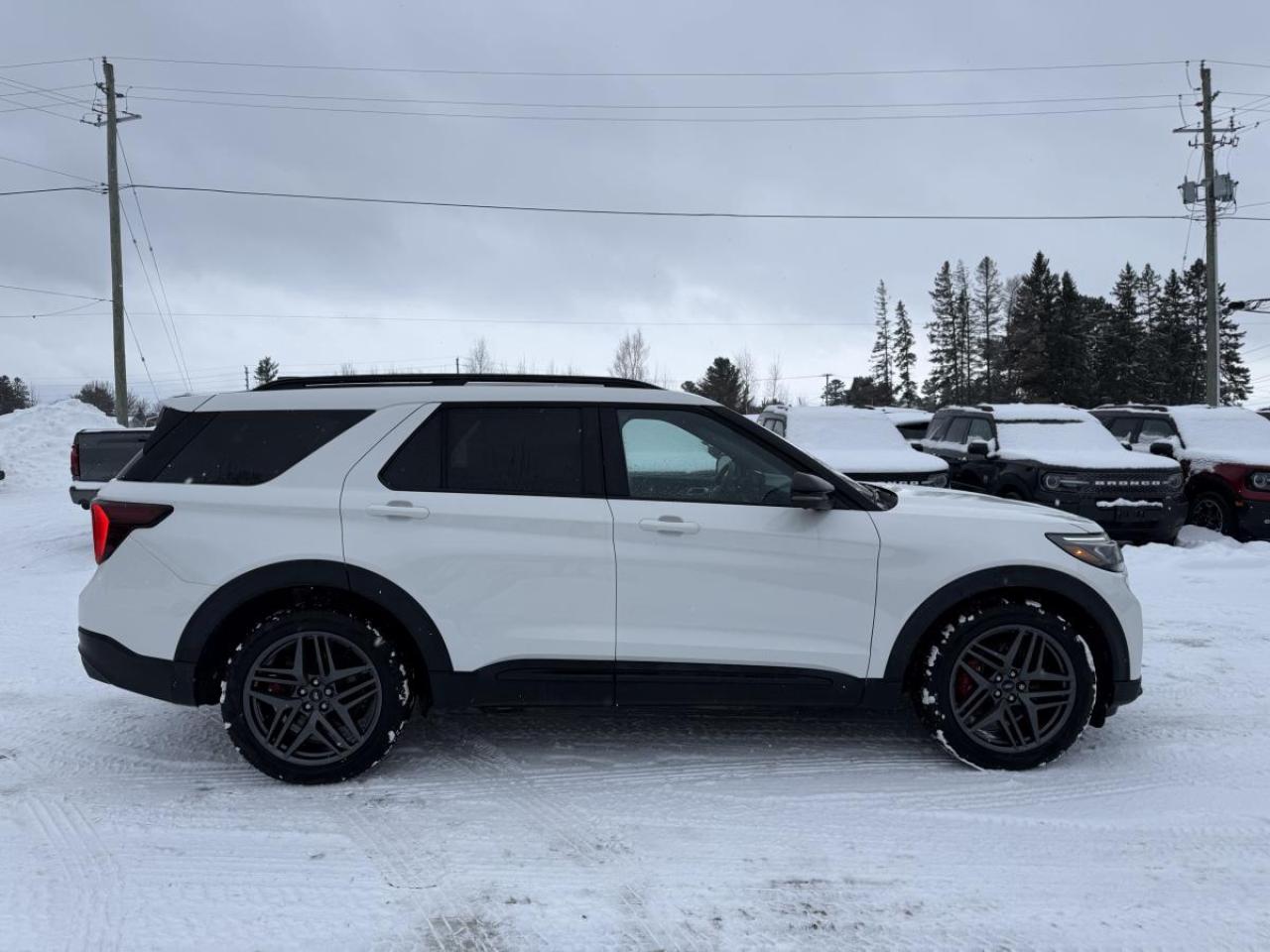 2025 Ford Explorer ST Photo4
