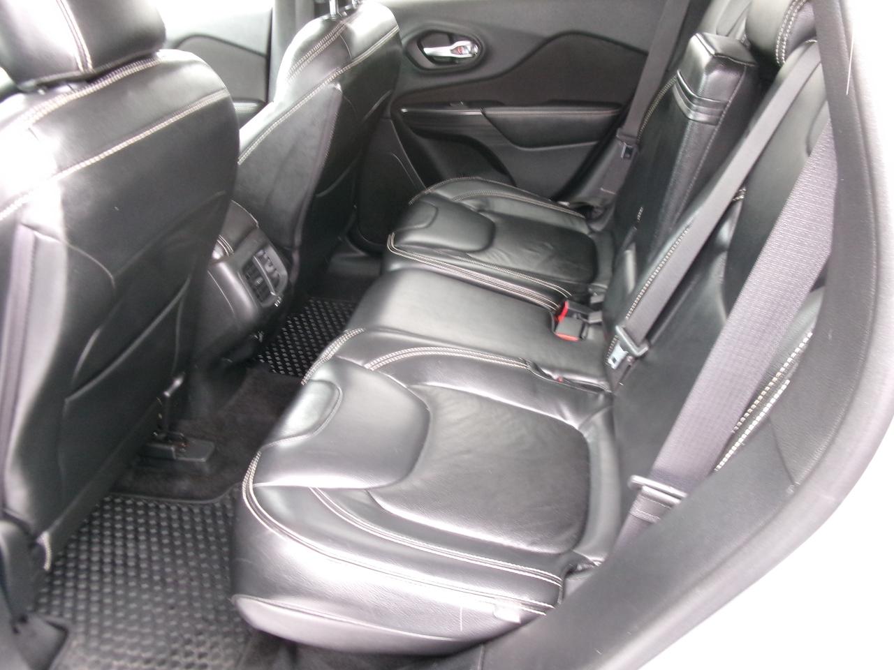 2015 Jeep Cherokee North  4x4 - Photo #6