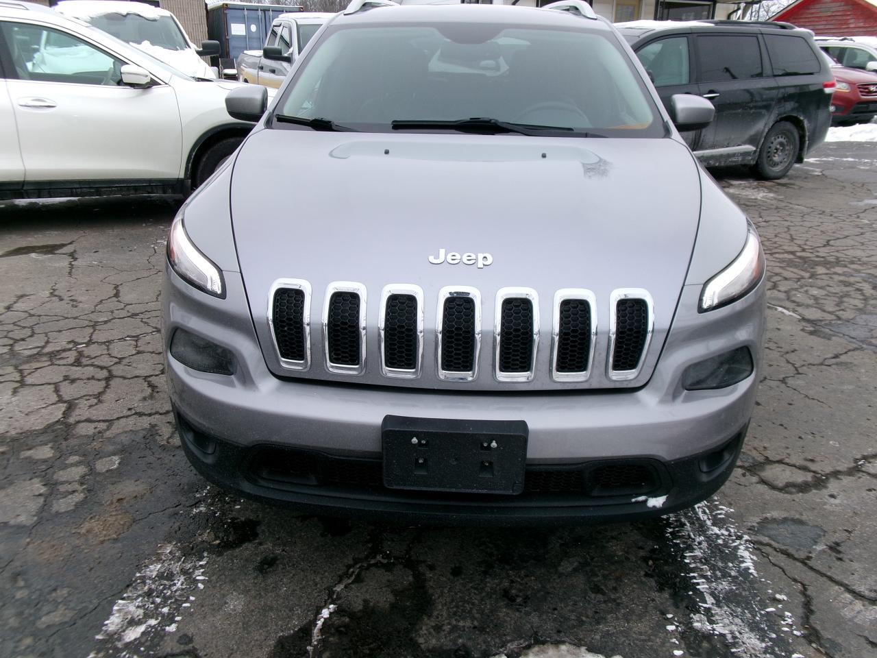 2015 Jeep Cherokee North  4x4 - Photo #2