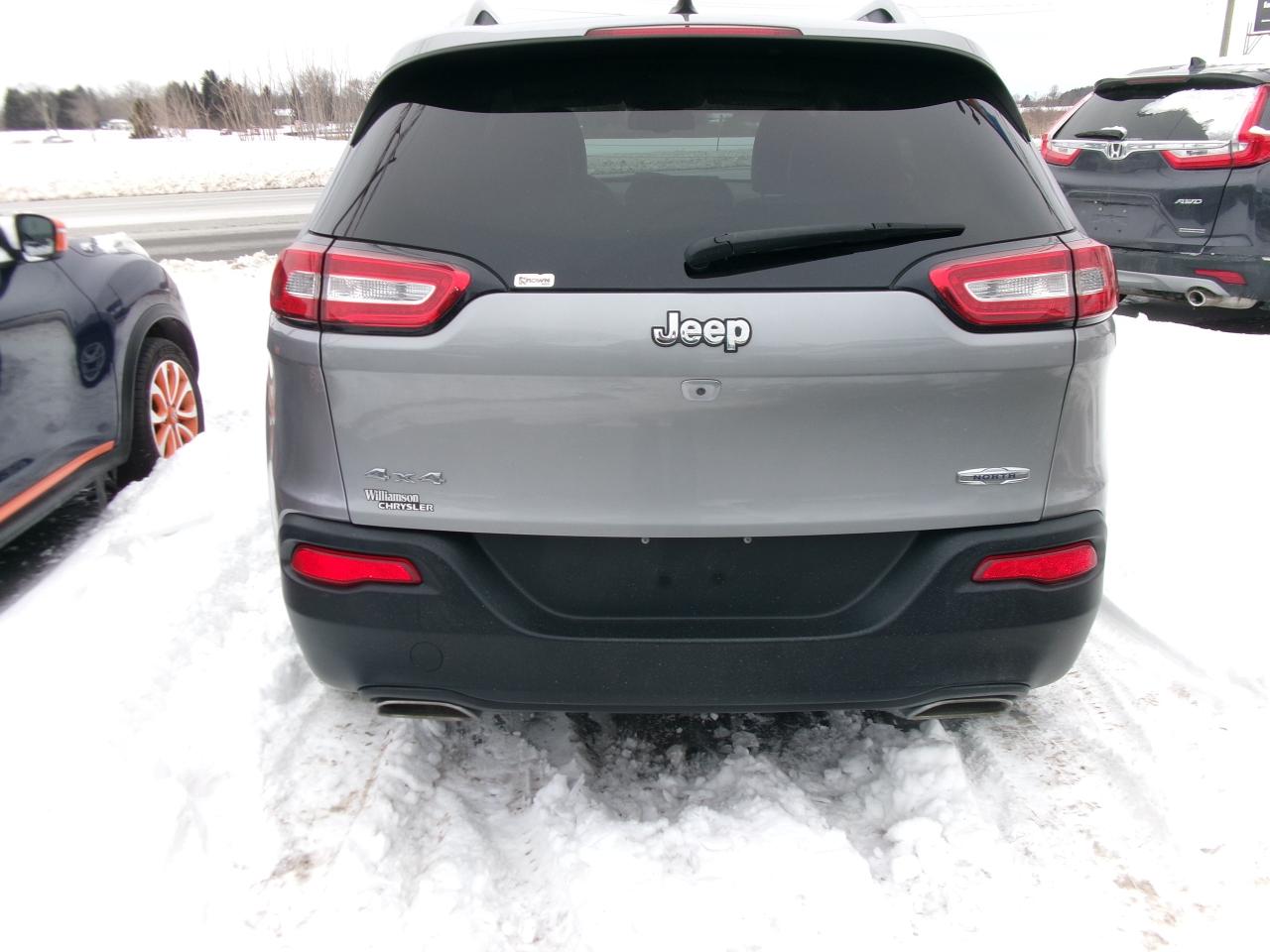 2015 Jeep Cherokee North  4x4 - Photo #3
