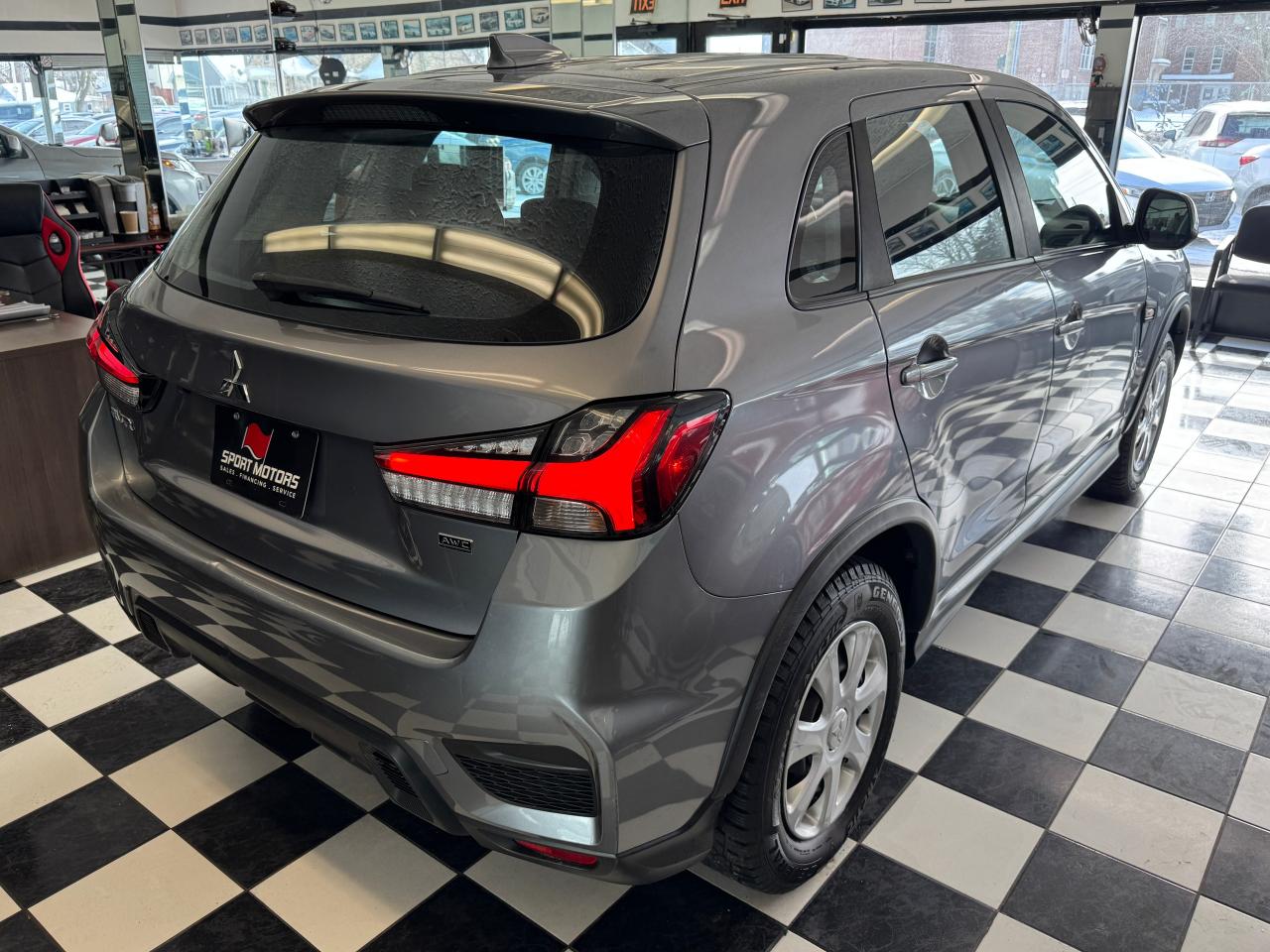 2020 Mitsubishi RVR SE AWD+Camera+ApplePlay+Heated Seats+CLEAN CARFAX - Photo #9