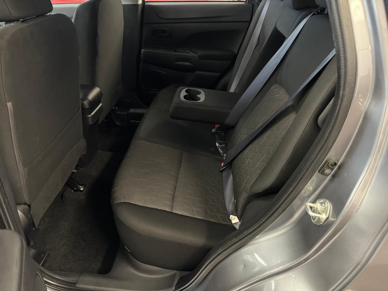2020 Mitsubishi RVR SE AWD+Camera+ApplePlay+Heated Seats+CLEAN CARFAX - Photo #24