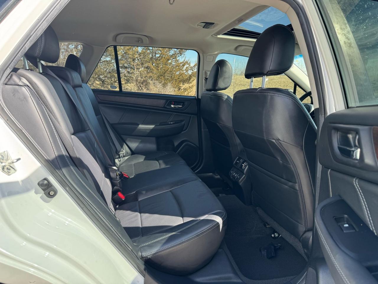 2019 Subaru Outback LIMITED 3.6R | CLEAN CARFAX | LEATHER | CARPLAY | Photo13
