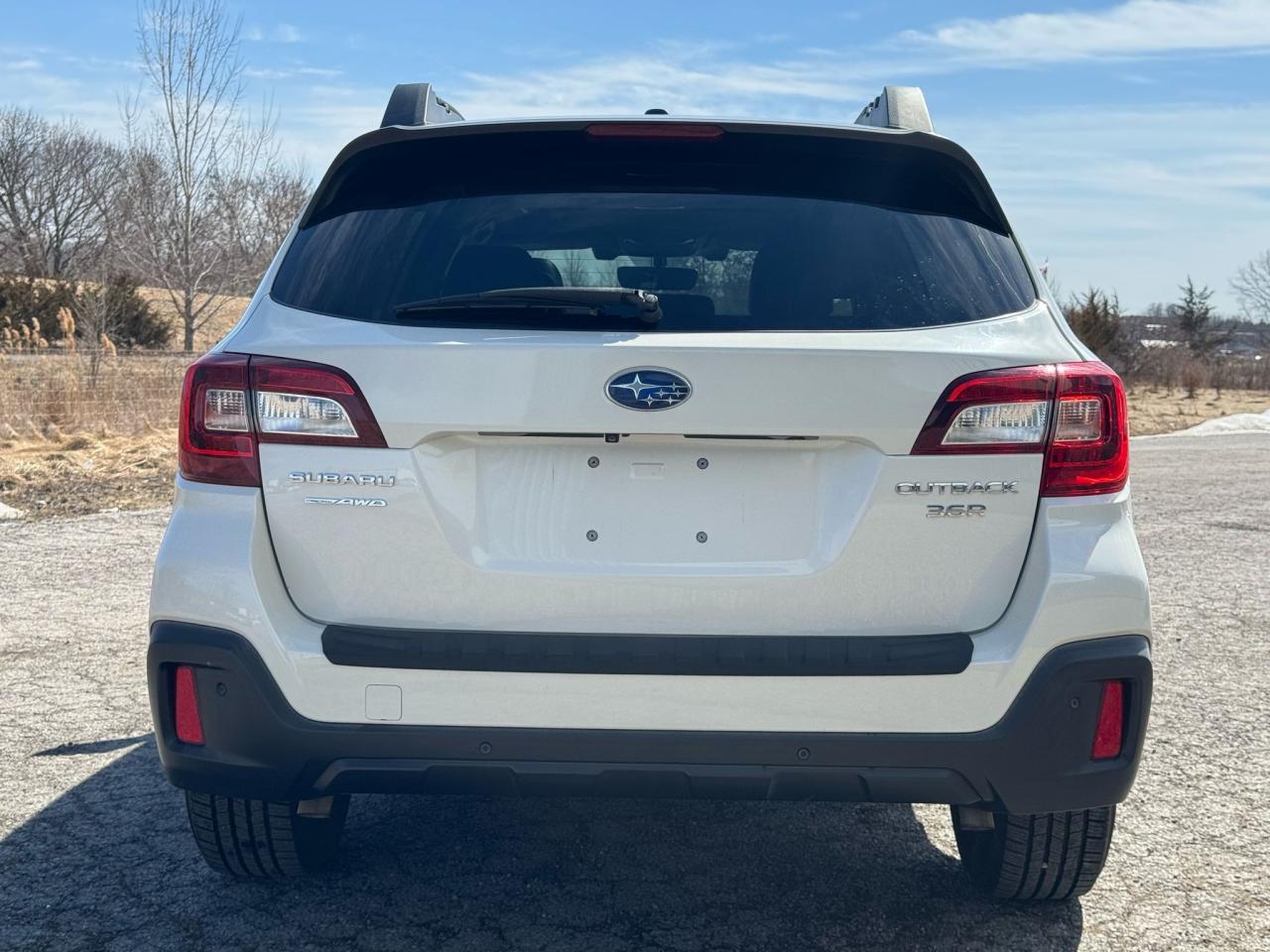 2019 Subaru Outback LIMITED 3.6R | CLEAN CARFAX | LEATHER | CARPLAY | Photo3