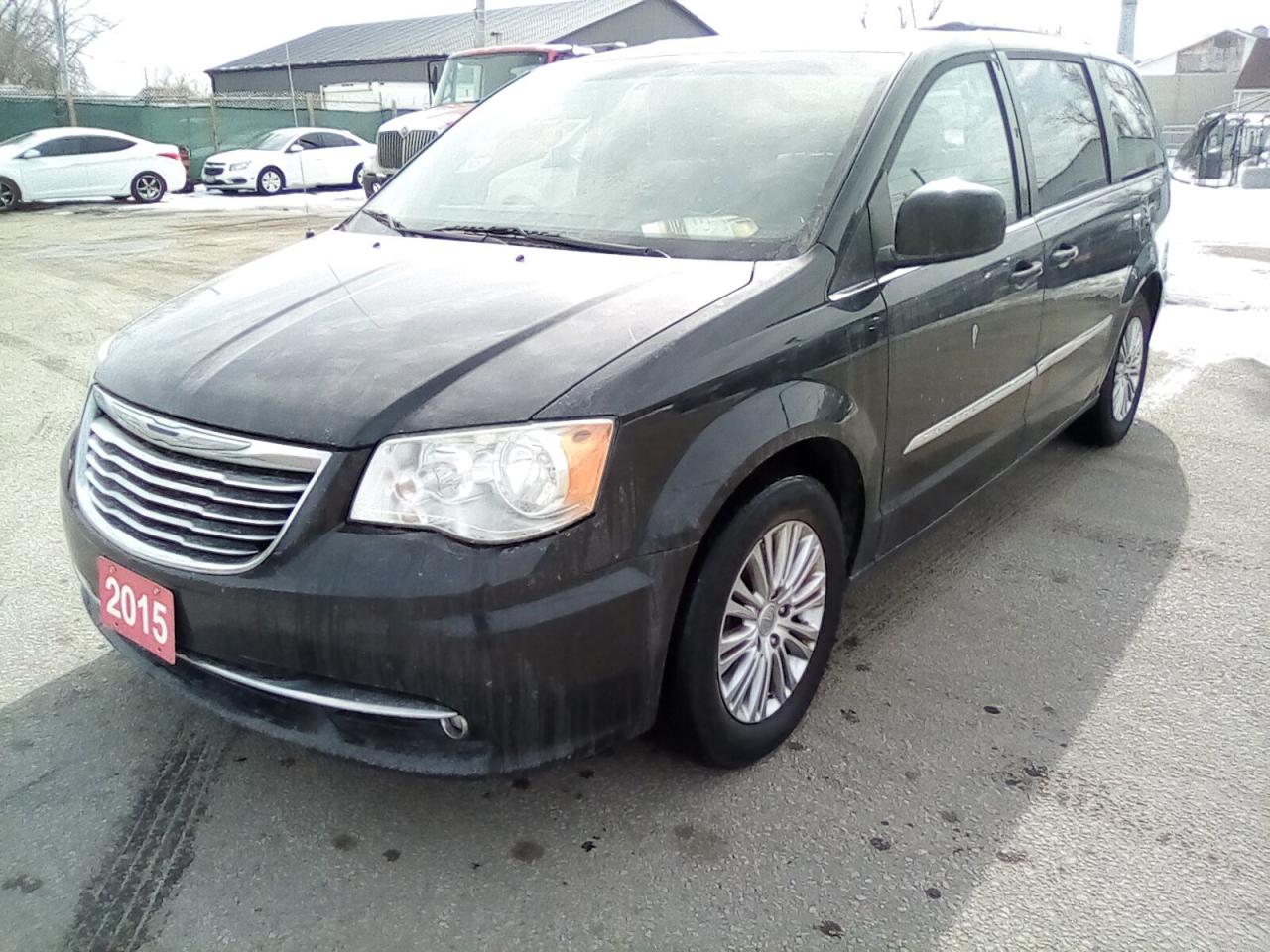 Used 2015 Chrysler Town & Country Touring-L for sale in Leamington, ON