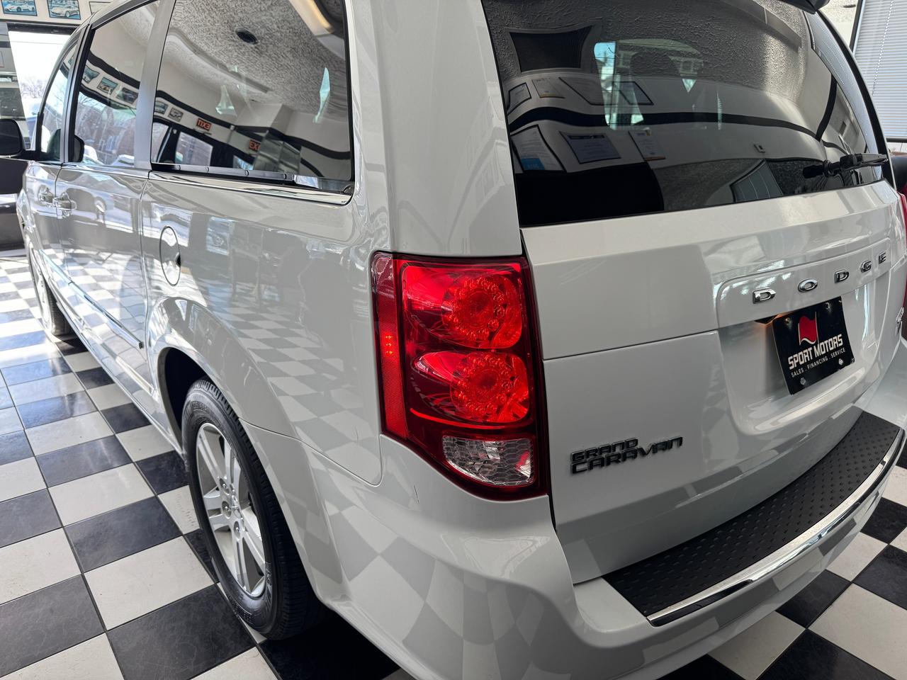2016 Dodge Grand Caravan SXT Premium Plus+PWR Doors+Gate+DVD+CLEAN CARFAX Photo