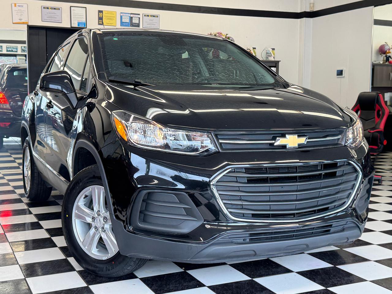 2018 Chevrolet Trax LS AWD+ApplePlay+New Tires+Cruise+CLEAN CARFAX Photo