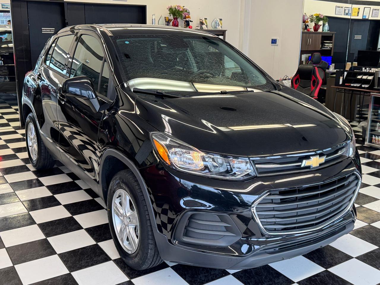 2018 Chevrolet Trax LS AWD+ApplePlay+New Tires+Cruise+CLEAN CARFAX Photo