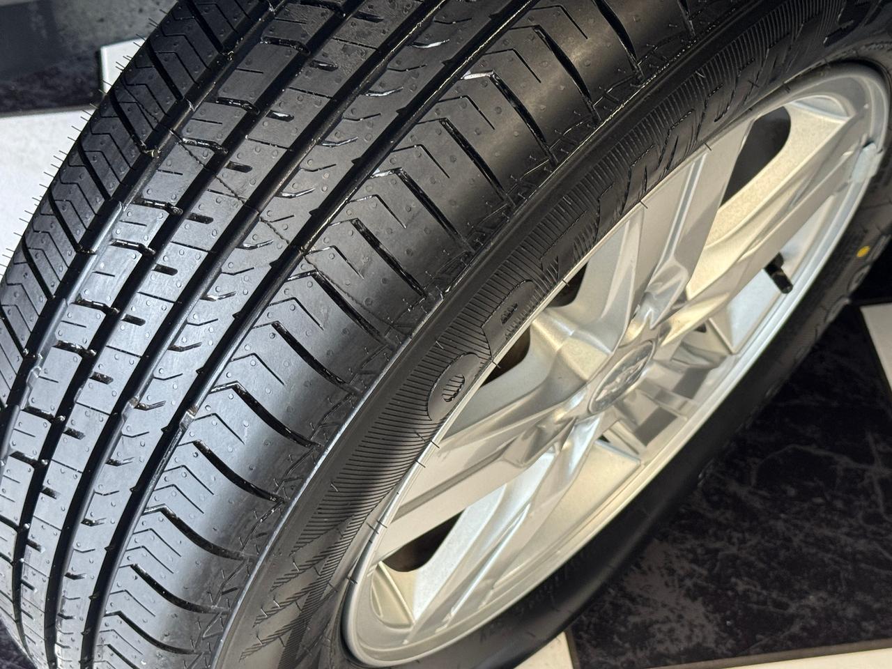 2018 Chevrolet Trax LS AWD+ApplePlay+New Tires+Cruise+CLEAN CARFAX Photo