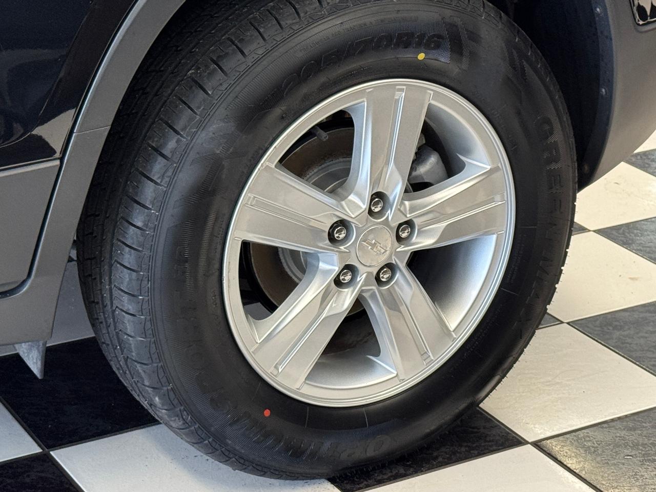2018 Chevrolet Trax LS AWD+ApplePlay+New Tires+Cruise+CLEAN CARFAX Photo