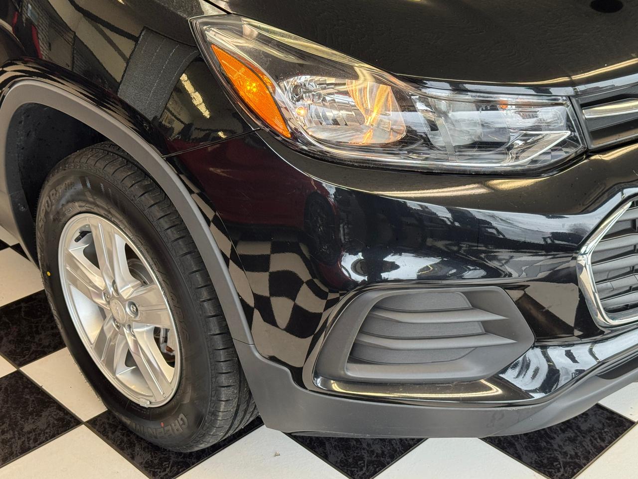 2018 Chevrolet Trax LS AWD+ApplePlay+New Tires+Cruise+CLEAN CARFAX Photo