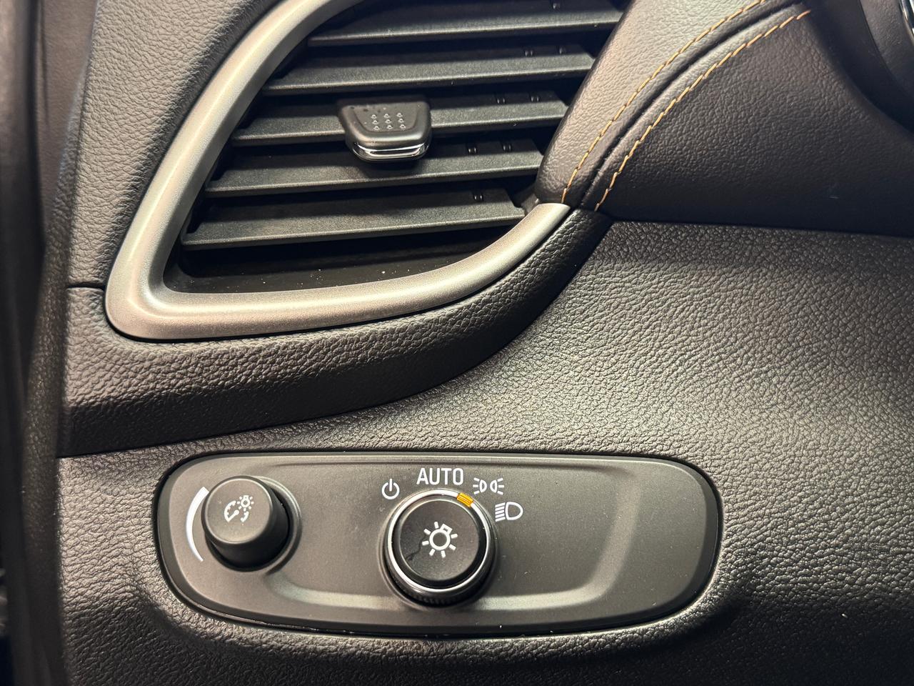 2018 Chevrolet Trax LS AWD+ApplePlay+New Tires+Cruise+CLEAN CARFAX Photo