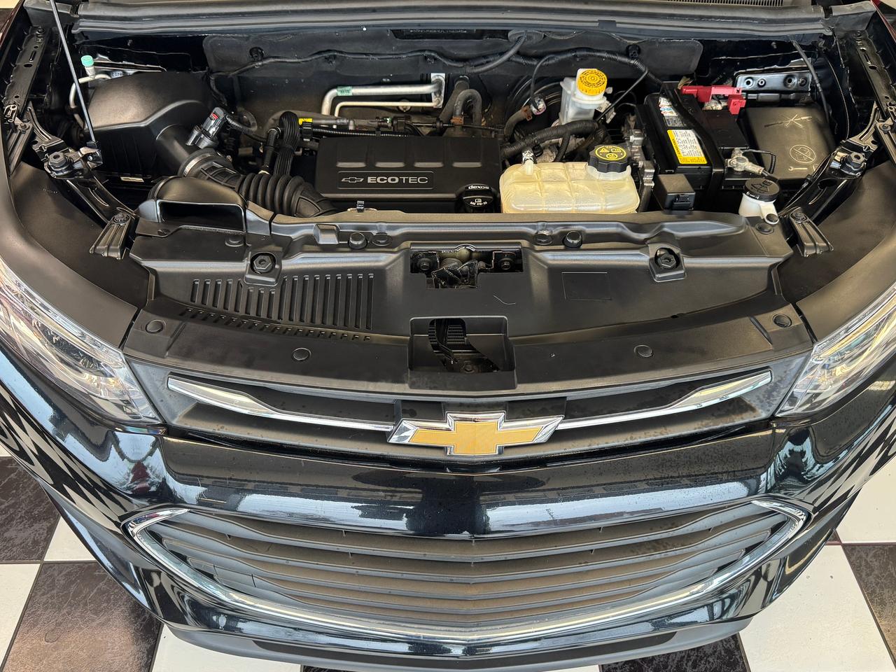 2018 Chevrolet Trax LS AWD+ApplePlay+New Tires+Cruise+CLEAN CARFAX Photo